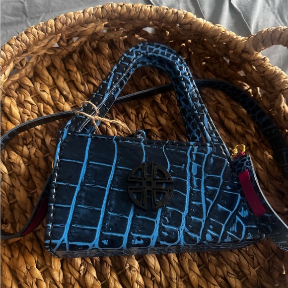 Blue Crocodile Pattern Handbag - Picture 2 of 12